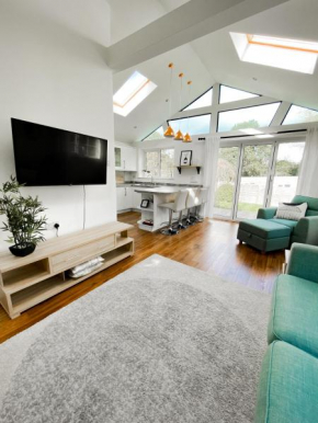 Luxury & Spacious 2 Bed Annex with Private Garden